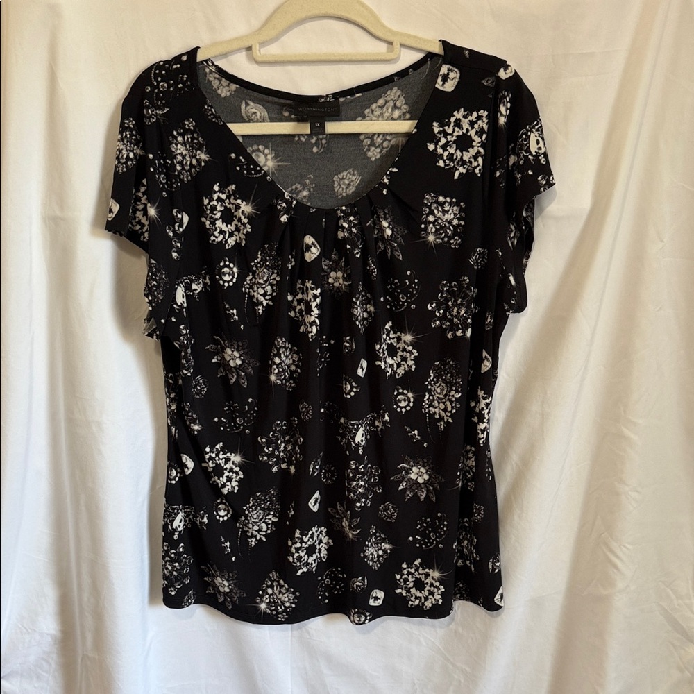 Worthington Blouse 1X Black and White Floral Pleated Front Flutter Sleeve